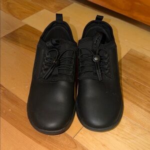 Clove All Black Non-Slip Shoes Womens 8.5